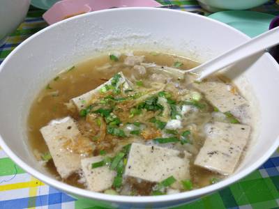 ก๋วยจั๊บณวณทรงเครื่อง+ไข่ตอก ที่ ร้านอาหาร คุณแดงก๋วยจั๊บญวน