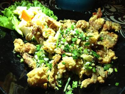 ปูนิ่มผัดพริกไทยดำ ที่ ร้านอาหาร บ้านบัวสอาด