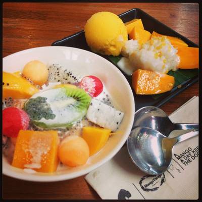 แมงโก้รุมมบ้า และไอศกรีมข้าวเหนียวมะม่วง ที่ ร้านอาหาร Mango Tango สยามสแควร์