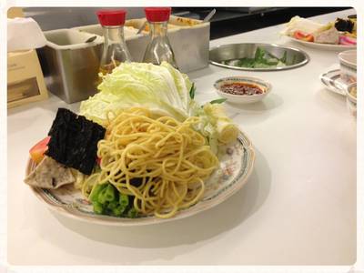 ชุดเริ่มต้น ต่อหนึ่งท่าน ครบเครื่องจริงๆ ที่ ร้านอาหาร บ้านพลอย ชาบู ชาบู