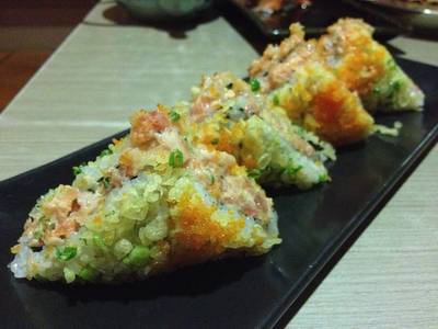 Sushi sandwich เห็นหลายคนติดใจเมนูนี้ แต่ลองแล้วก็เฉยๆ แฮะ ที่ ร้านอาหาร Isao