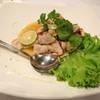 ยำหมูมะนาว รสแซ่บเว่อร์ ที่ ร้านอาหาร Anna & Charlie's Cafe