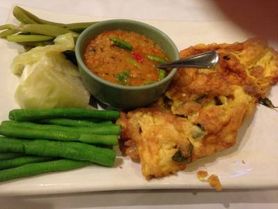 น้ำพริกปลาย่างไข่เจียวคุณชาย ที่ ร้านอาหาร Anna & Charlie's Cafe