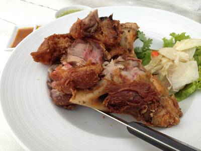 ขาหมูเยอรมัน ที่ ร้านอาหาร Tuscany Thai Cuisine