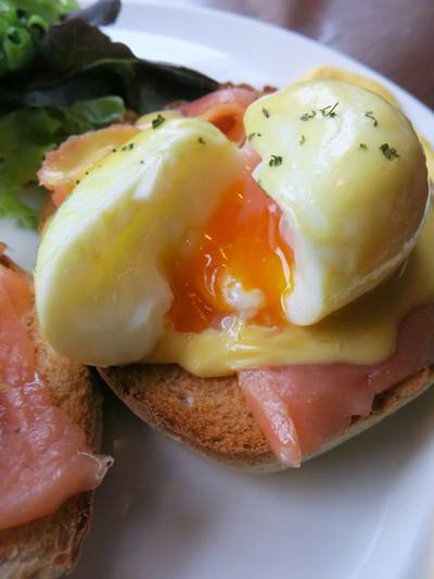 Eggs Benedict with Norwegian Smoked Salmon ที่ ร้านอาหาร Chu