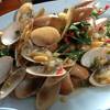 หอยลายผัดพริกสด จานนี้เด็ดครับ ที่ ร้านอาหาร ร้านอาหารริมคลองน้ำอ้อม