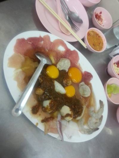 ชุดสุกี้หม้อไฟรวม ราดด้วยซอสสูตรโบราณ ราคาไม่แพง ที่ ร้านอาหาร เจริญไทย สุกี้เจ้าเก่า ชุดสุกี้หม้อไฟรวม ราดด้วยซอสสูตรโบราณ ราคาไม่แพง ที่ ร้านอาหาร เจริญไทย สุกี้เจ้าเก่า