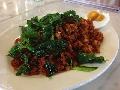 ผัดพริกขิงปลาดุกฟูไข่เค็ม (125.-) ที่ ร้านอาหาร ครัวดอกไม้ขาว