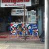 โชคดีจะมีที่จอดหน้าร้าน ที่ ร้านอาหาร เจ๊นา หูฉลาม
