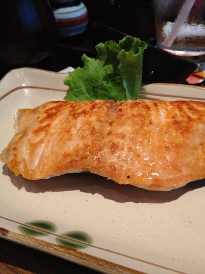 แซลมอนย่างเกลือ ที่ ร้านอาหาร Zen Central พระราม 2