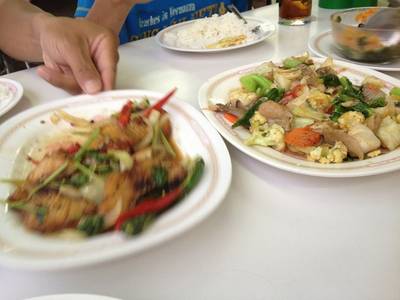 อาหารรวมๆค่ะ ไม่ชัดเท่าไหร่ ที่ ร้านอาหาร ร้านอาหารหัวหิน โกทิ