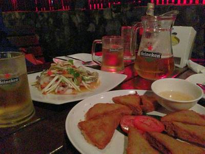 เมนูโดนใจ ที่ ร้านอาหาร ริมผา ลาภิน