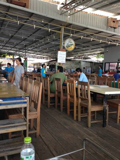 ในร้าน ที่ ร้านอาหาร แสงไทย ซีฟู้ด