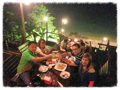 เหมาะดินเนอร์ ที่ ร้านอาหาร ริมผา ลาภิน