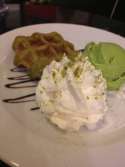 วาฟเฟิลชาเขียว ที่ ร้านอาหาร Marvelous Cream Siam Paragon