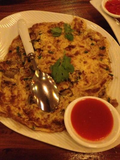 ไข่เจียวหอยนางรม ที่ ร้านอาหาร มดแดงอาหารไทย ไข่เจียวหอยนางรม ที่ ร้านอาหาร มดแดงอาหารไทย