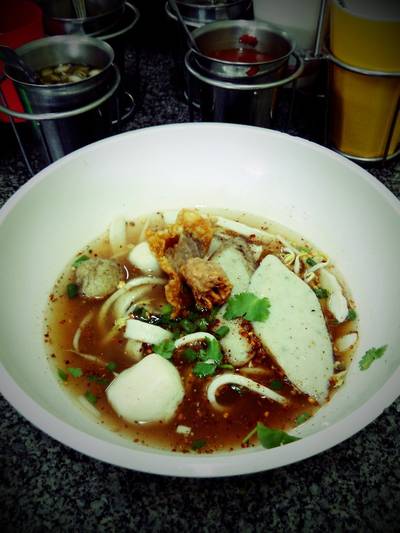 ร้านอาหาร ต.รุ่งโรจน์ ลูกชิ้นปลา