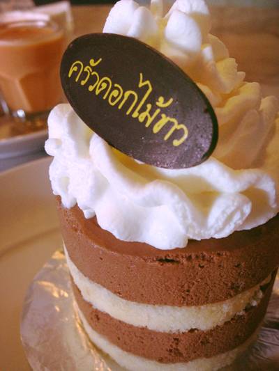 ช็อคโกแล็ตมูสเค้ก ที่ ร้านอาหาร ครัวดอกไม้ขาว