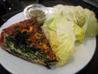 Spinach Quiche ที่ ร้านอาหาร Dean & Deluca Park Venture