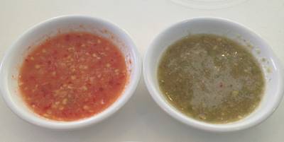 น้ำจิ้มรสแซ่บ 2 แบบ หวานและเปรี้ยว ที่ ร้านอาหาร บ้านทะเลซีฟู้ด น้ำจิ้มรสแซ่บ 2 แบบ หวานและเปรี้ยว ที่ ร้านอาหาร บ้านทะเลซีฟู้ด