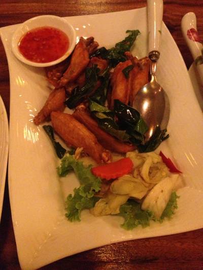 ปีกไก่ทอดน้ำปลา ที่ ร้านอาหาร มดแดงอาหารไทย