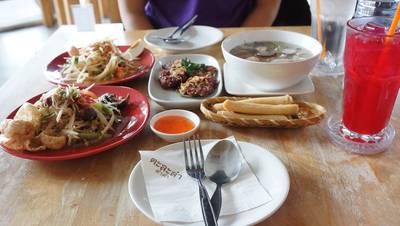 ร้านอาหาร ตะละลำ ตำตำ