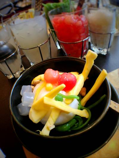 หลังจากแต่งหน้าเสร็จ ที่ ร้านอาหาร Nara Thai Cuisine Central World