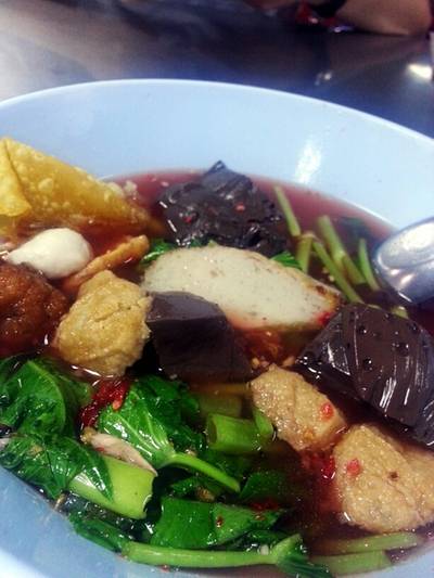 ร้านอาหาร เย็นตาโฟแหลมฟ้าผ่า