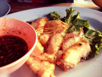 คอหมูย่าง ที่ ร้านอาหาร แซ่บวัน ตำซั่ว คอหมูย่าง ที่ ร้านอาหาร แซ่บวัน ตำซั่ว