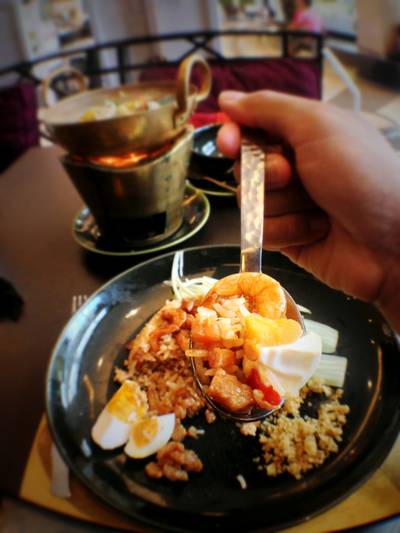 พร้อมแล้วก็บรรจงตักเข้าปากเลย ^0^ ที่ ร้านอาหาร Nara Thai Cuisine Central World