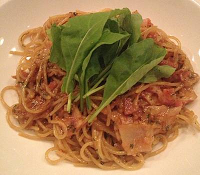 สปาเกตตี้เบคอนกับน้ำมันเห็ดทรัฟเฟิล ที่ ร้านอาหาร Triplets Brasserie