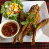 ปลาทรายทอดขมิ้น กรอบตั้งแต่หัวยันหาง ที่ ร้านอาหาร ปากน้ำซีฟู้ด