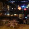 ที่นั่งบริเวณชายหาด ที่ ร้านอาหาร Tree@sea รวยเรือนแพ ฉะเชิงเทรา