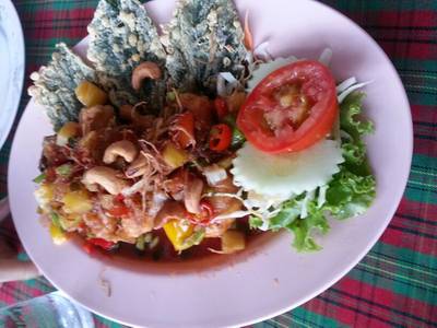 กุ้งราดซอส^^ ที่ ร้านอาหาร บ้านไม้ริมน้ำ กุ้งราดซอส^^ ที่ ร้านอาหาร บ้านไม้ริมน้ำ
