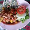 กุ้งราดซอส^^ ที่ ร้านอาหาร บ้านไม้ริมน้ำ