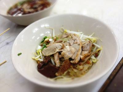 เล็กแห้งเป็ด ที่ ร้านอาหาร เซี๊ยะ ก๋วยเตี๋ยวเป็ด
