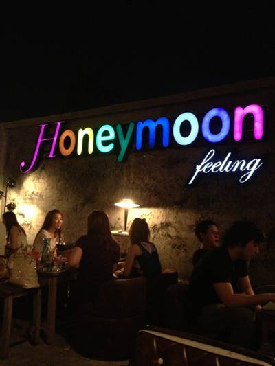มันเป็นfeeling ที่ ร้านอาหาร Honeymoon