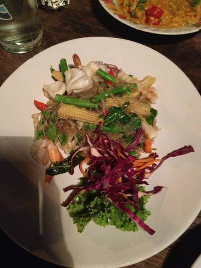 วุ้นเส้นผัดขี้เมาทะเล ที่ ร้านอาหาร Honeymoon