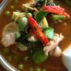 แกงป่าลูกชิ้นปลากราย ที่ ร้านอาหาร ริมน้ำ