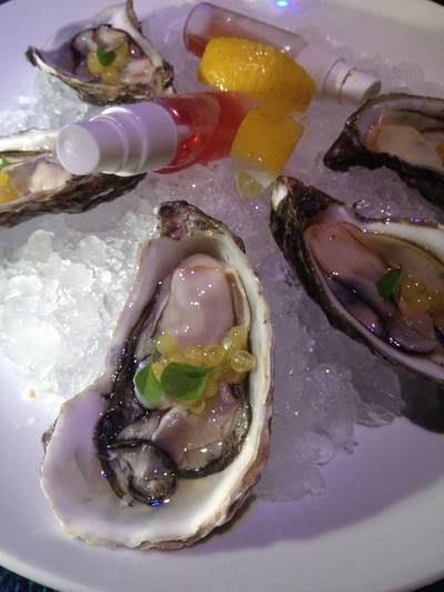 Fresh Oysters ที่ ร้านอาหาร Vertigo Fresh Oysters ที่ ร้านอาหาร Vertigo