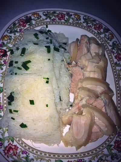 เส้นหมี่ หมูสามชั้น ที่ ร้านอาหาร จีรพร เส้นหมี่ หมูสามชั้น ที่ ร้านอาหาร จีรพร