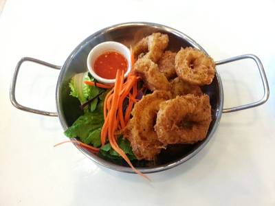fried calamari 89 บาท กรอบๆ  ปลาหมึกไม่เหนียว แต่เค็มไป ที่ ร้านอาหาร The Manhattan Fish Market Terminal 21