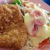 สลัดปลา แสนอร่อย ที่ ร้านอาหาร สลัดปลา
