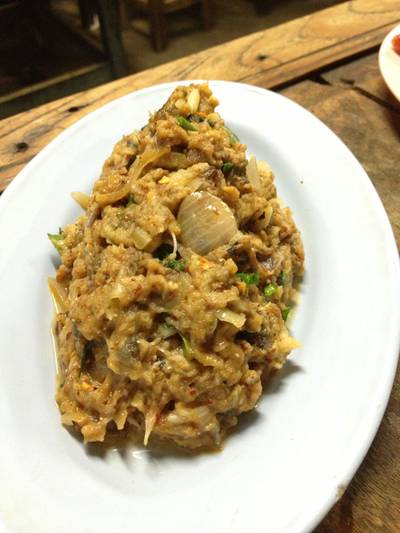 ลาบปลาดุก ที่ ร้านอาหาร ตำปากแตก