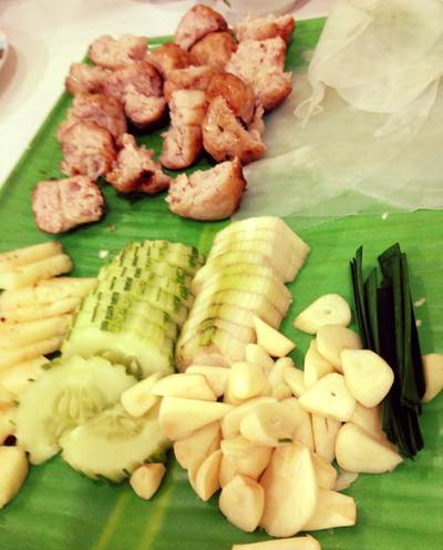 แหนมเนือง ที่ ร้านอาหาร จีรพร แหนมเนือง ที่ ร้านอาหาร จีรพร