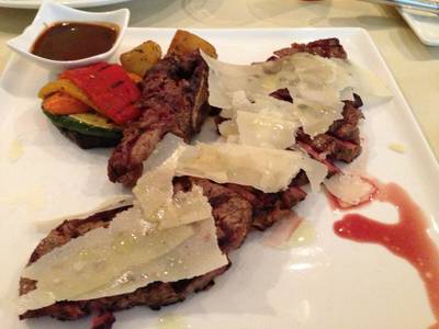 Steak Medium Grilled ที่ ร้านอาหาร BACCO Restaurant & Wine Bar