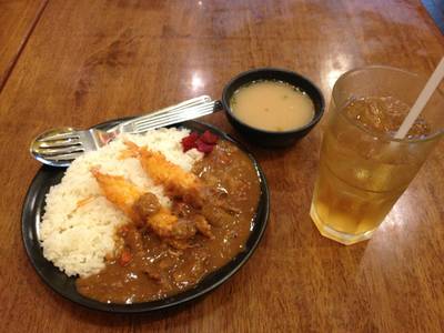 เซตข้าวแกงกะหรี่ กุ้งชุบแป้งทอด  ที่ ร้านอาหาร Basaraka Ramen The Nine