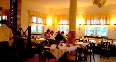 เจ้าของหันหลังพอดีเลย ที่ ร้านอาหาร Taverna Olympia เจ้าของหันหลังพอดีเลย ที่ ร้านอาหาร Taverna Olympia