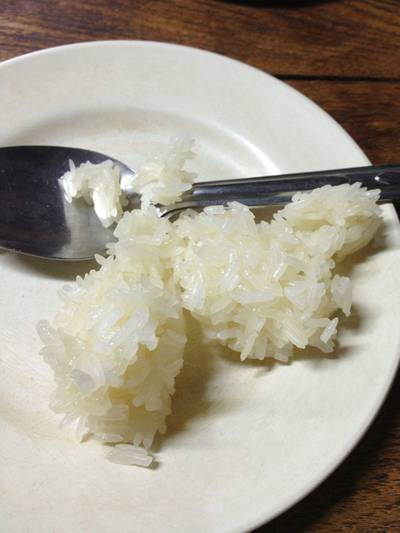 ข้าวเหนียวร้อนๆ ที่ ร้านอาหาร ตำปากแตก