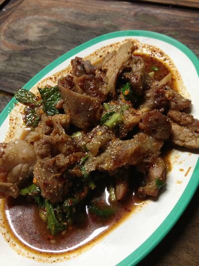 คอหมูน้ำตก ที่ ร้านอาหาร ตำปากแตก